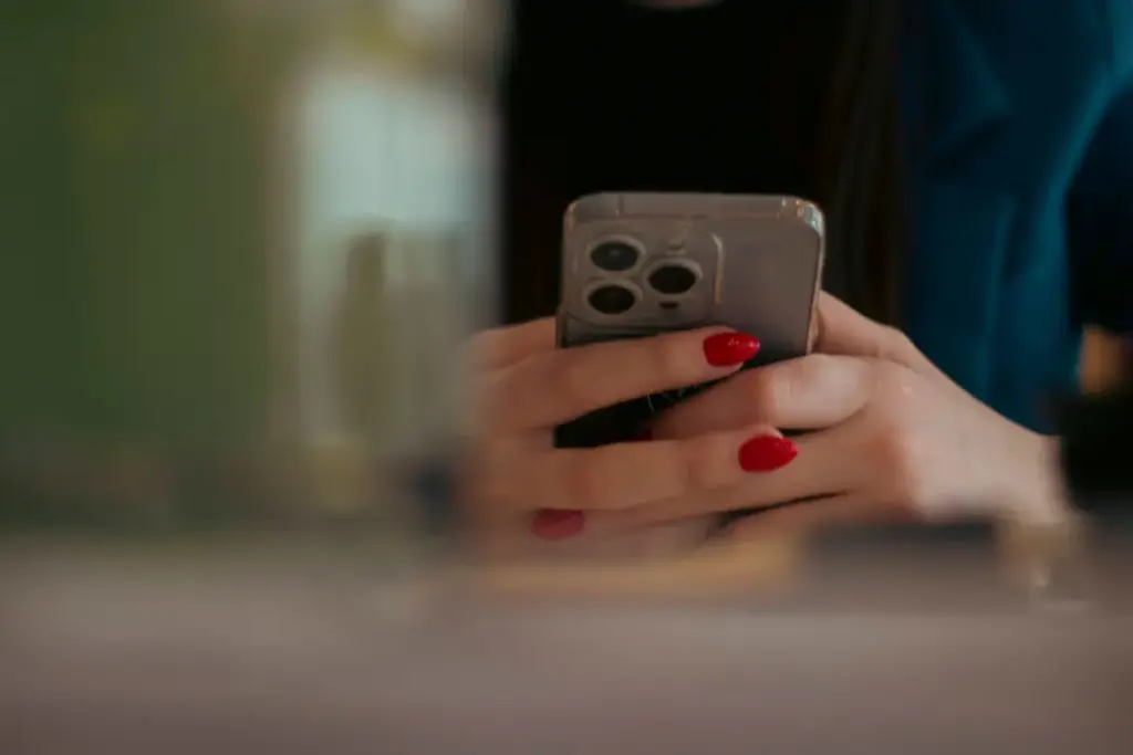 How long do Google reviews take to show up: customer typing a review